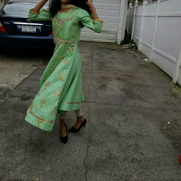 Dress - Picture 4 of 5